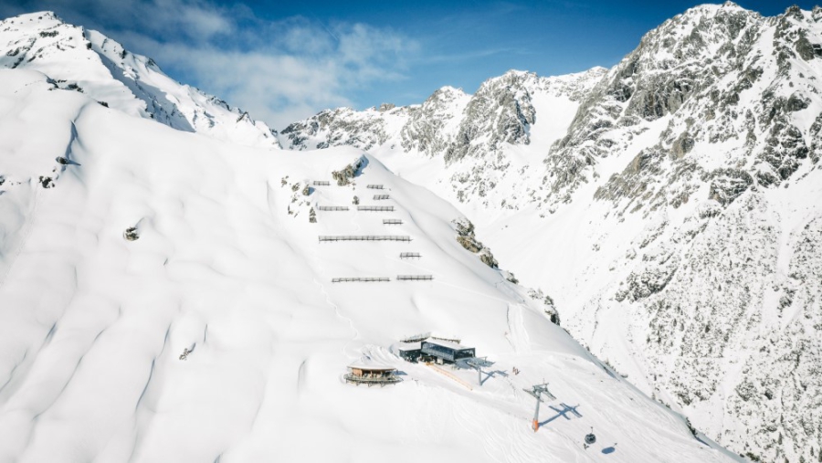 Skigebied van Hoch-Imst in de winter.
